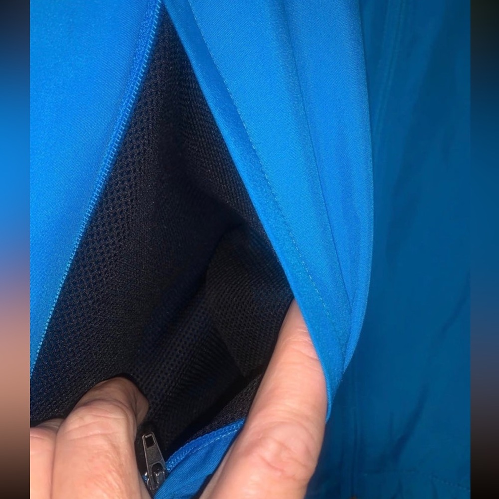 New Balance Lightweight Windbreaker - Picture 6 of 6